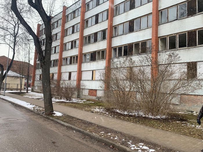 Kombikorma rūpnīcas demontāža Madonā — 45 m dzelzsbetona konstrukcija